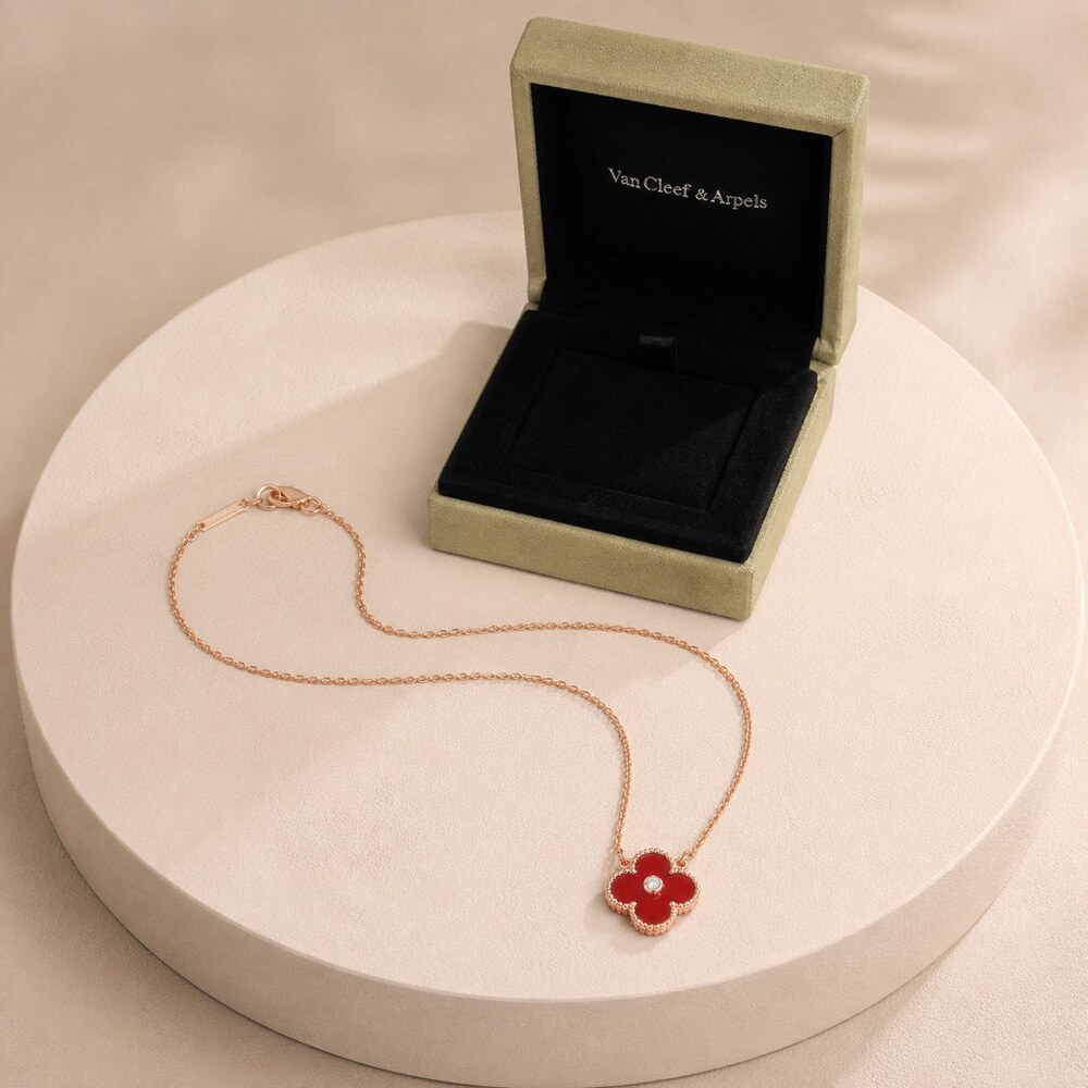Van Cleef & Arpels Elegant Signature Necklace Style 11 | New with Box - Picture 2 of 9